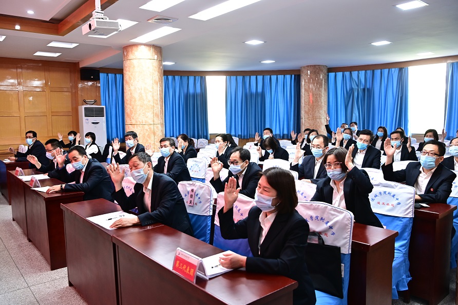 1650503060420542.jpg 举手表决.jpg