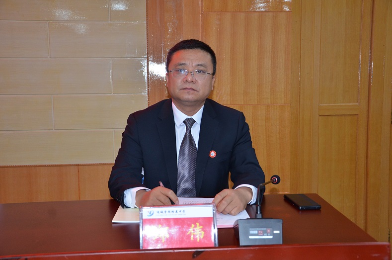 1650503089759582.jpg 党政办主任代表学校作财务工作报告.JPG