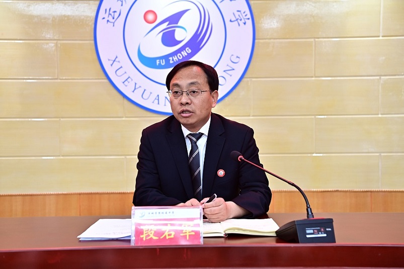 1650503167720898.jpg 党总支书记、校长段右军作工作报告.jpg