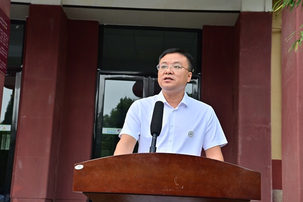 1756265277797924.jpg 郑校长.JPG